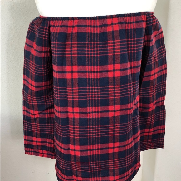🎉Off The Shoulder Plaid Top🎉 - Picture 3 of 4